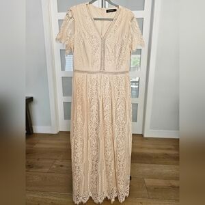 070. Elegant Lace Cream Dress
